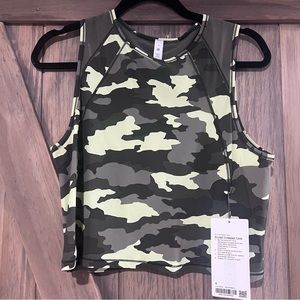 NWT!! Lululemon Sculpt Crop!